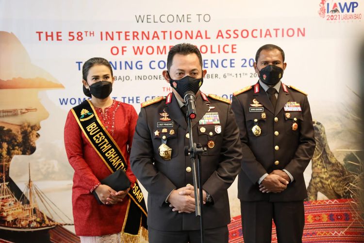Kapolri Jenderal Pol Listyo Sigit Prabowo membuka The 58th International Association Of Women Police (IAWP) Training Conference di Labuan Bajo, Nusa Tenggara Timur (NTT), Minggu (7/11/2021).