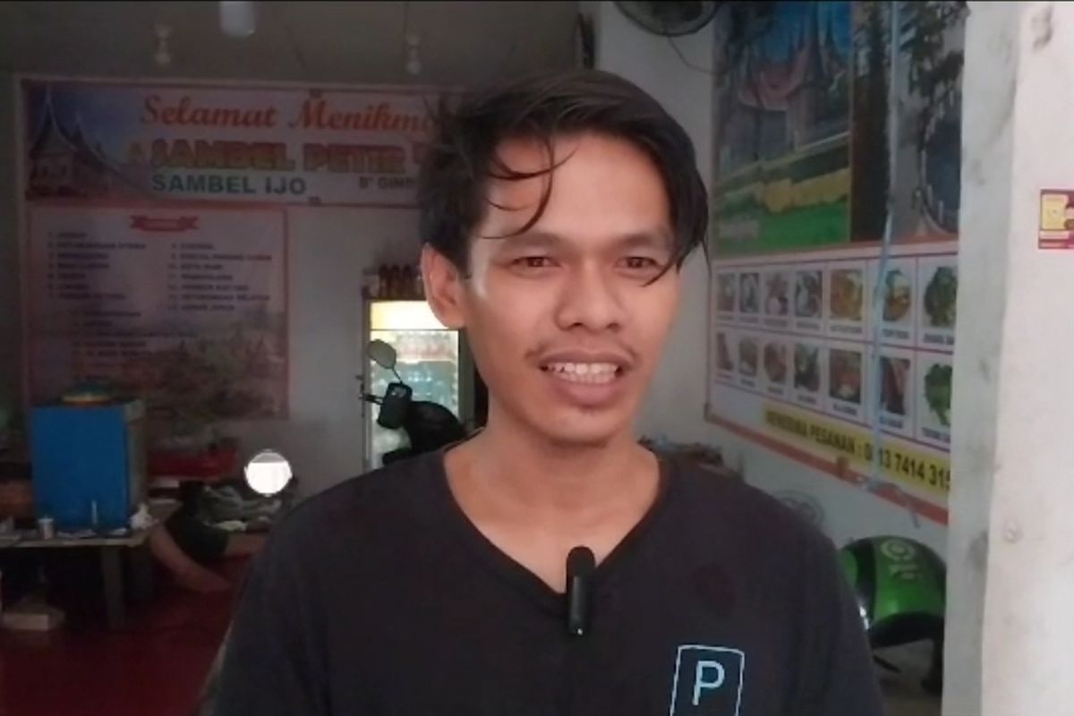 Alya, pedagang di warung makan Sambal Petir yang jadi korban amukan pemuda saat membeli dagangannya di Jalan Cipto Mangunkusumo, Peninggilan, Ciledug, Tangerang.