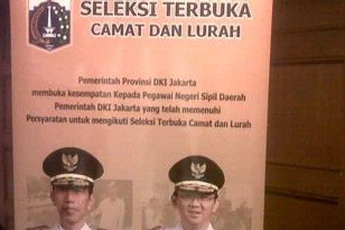 Banner sistem seleksi dan promosi terbuka, atau lebih dikenal dengan lelang jabatan lurah dan camat di Provinsi DKI Jakarta. Pendaftaran dibuka mulai 8-22 April 2013.