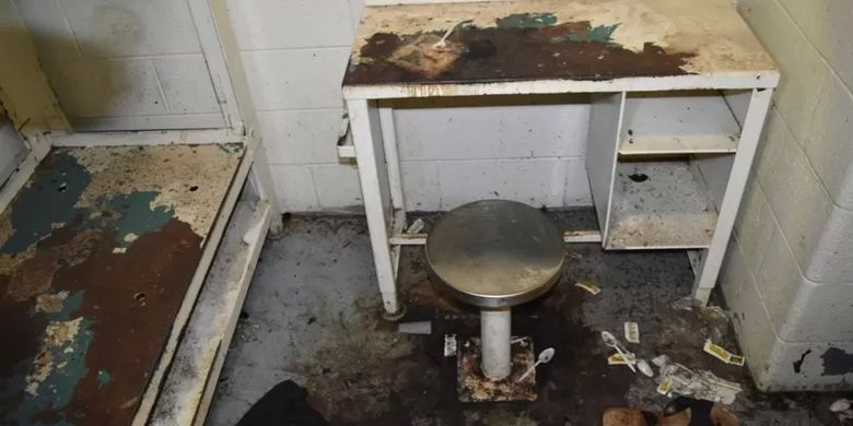 Pengacara keluarga Lashawn Thompson merilis sejumlah foto kondisi sel penjara kliennya.