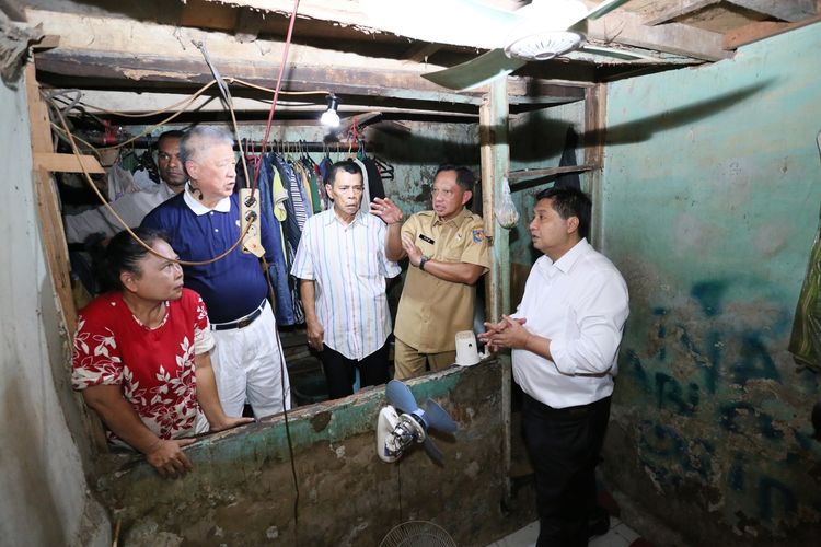  Menteri Dalam Negeri (Mendagri) Muhammad Tito Karnavian saat menghadiri acara peluncuran program Rumah Layak Huni di Johar Baru, Jakarta Pusat, Senin (20/1/2025).
