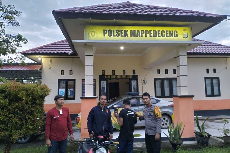 Polsek Mappedeceng mengamankan seorang pelaku tindak pidana pencurian dan pencabullan, di Luwu Utara, Sulawesi Selatan, (5/9/2022)