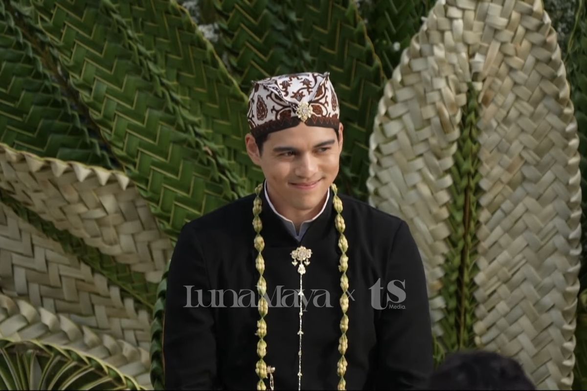 Penampilan gagah Maxime Bouttier di hari pernikahannya yang digelar di COMO Shambhala Estate, Bali, Rabu (7/5/2025).