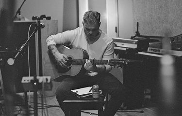 Penyanyi dan penulis lagu asal Amerika Serikat, Zach Bryan