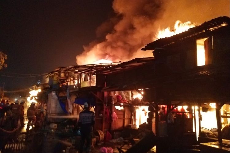 Kebakaran rumah penduduk di Jalan Rawa Bebek, Penjaringan, Jakarta Utara, Kamis (10/9/2020) malam