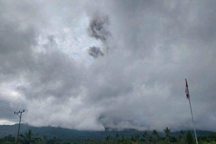 Gunung Lewotobi Laki-laki meletus pada Minggu (2/6/2024) pagi