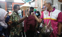 Kunjungi Mimika, Ganjar Dapat Sambutan Spesial dan Banjir Ucapan Terima Kasih