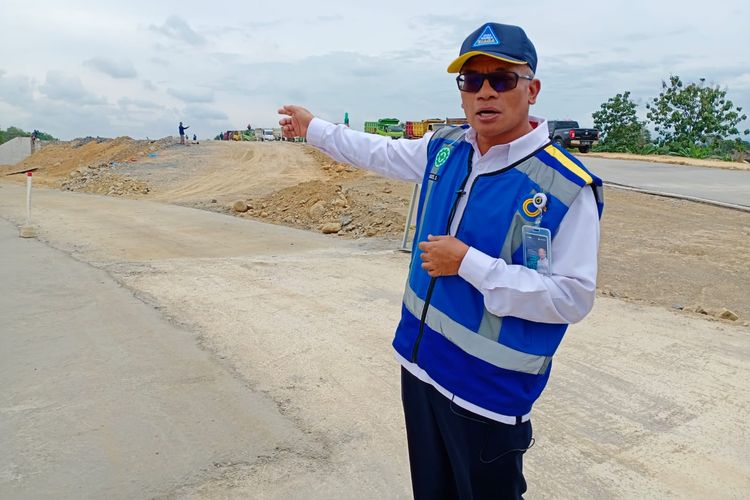 Direktur Pengembangan Bisnis PT Jasa Marga (Persero) Tbk Agus Setiawan saat sosiaslisasi penggunaan Tol Solo-Klaten sepanjang 6 kilometer secara fungsional sebagai jalur mudik dan balim Lebaran 2023, Kamis (13/4/2023).