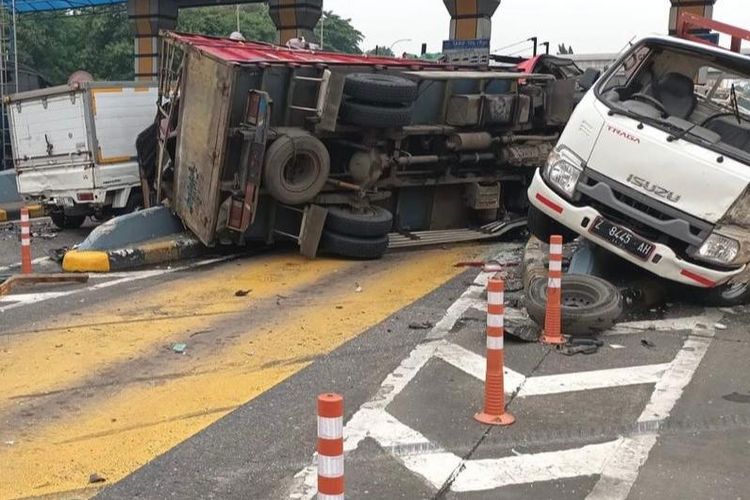 Kondisi pasca kecelakaan beruntun di Gerbang Tol Halim Utama pada Rabu (27/3/2024). 