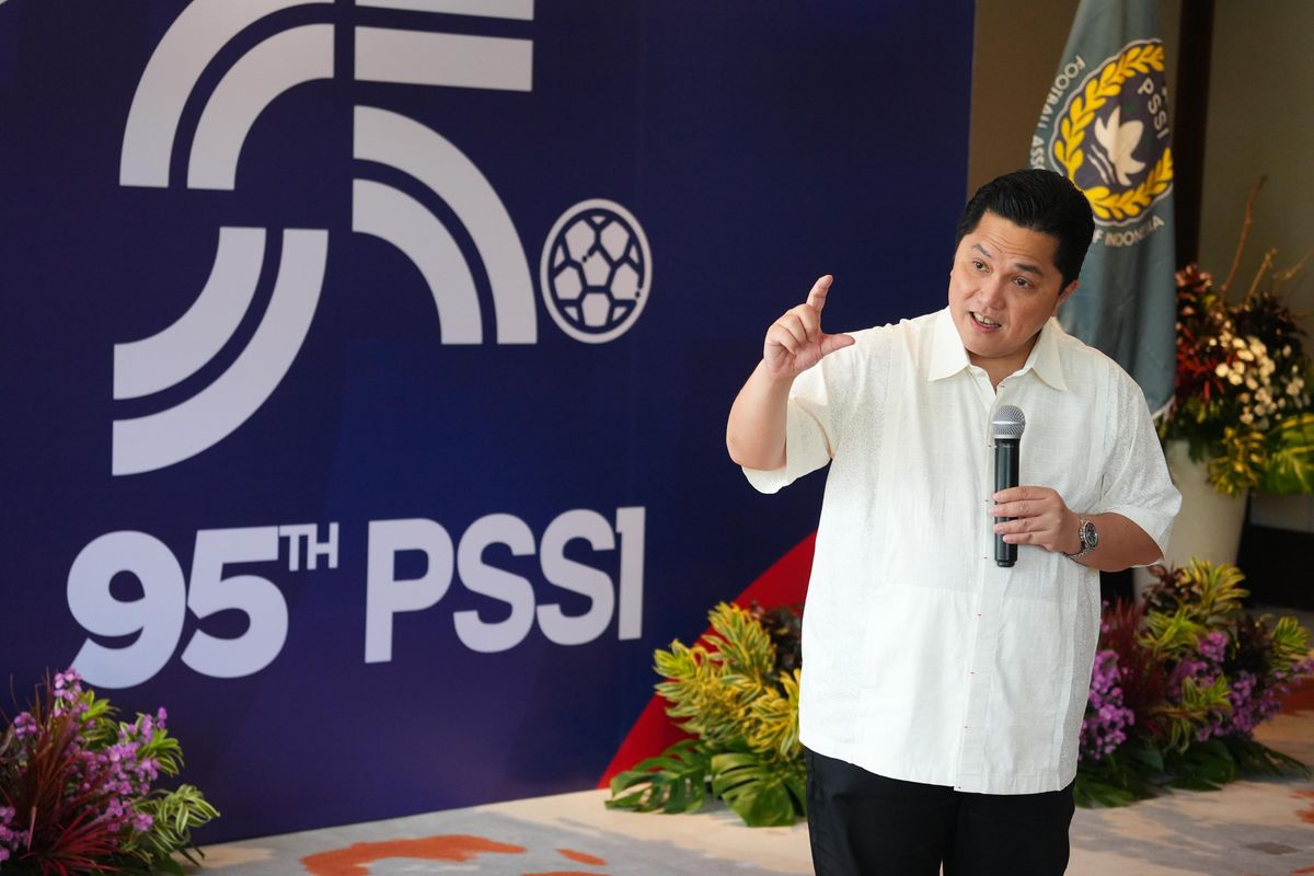 Ketua Umum PSSI, Erick Thohir, berbicara di acara HUT ke-95 PSSI yang dilangsungkan di The Meru, Sanur, Bali, Sabtu (19/4/2025).