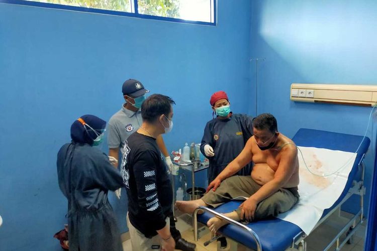 Kurnalis (51) sopir taksi daring yang diduga ditembak penumpangnya. (FOTO: Dok. Polresta Bandar Lampung)