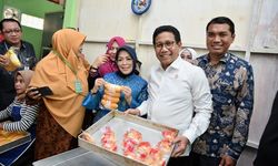 Mendes PDTT Beri BUMG Cot Girek Kandang Bantuan Modal Rp 50 Juta 