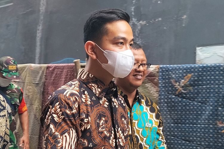 Wali Kota Solo Gibran Rakabuming Raka melakukan blusukan di Kampung Batik Kauman, Kota Solo, Jawa Tengah, Sabtu (1/10/2022).