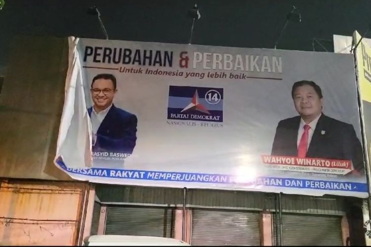 Baliho bergambar Anies Baswedan diturunkan di Kota Semarang, Jawa Tengah 
