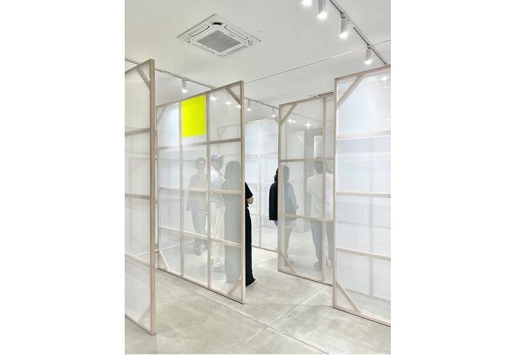 Evi membatasi pengunjung yang ingin melihat karyanya agar karya tersebut bisa dinikmati secara optimal.