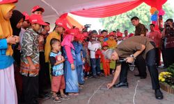 Bukannya Pidato, Ganjar Pilih Bermain Engklek