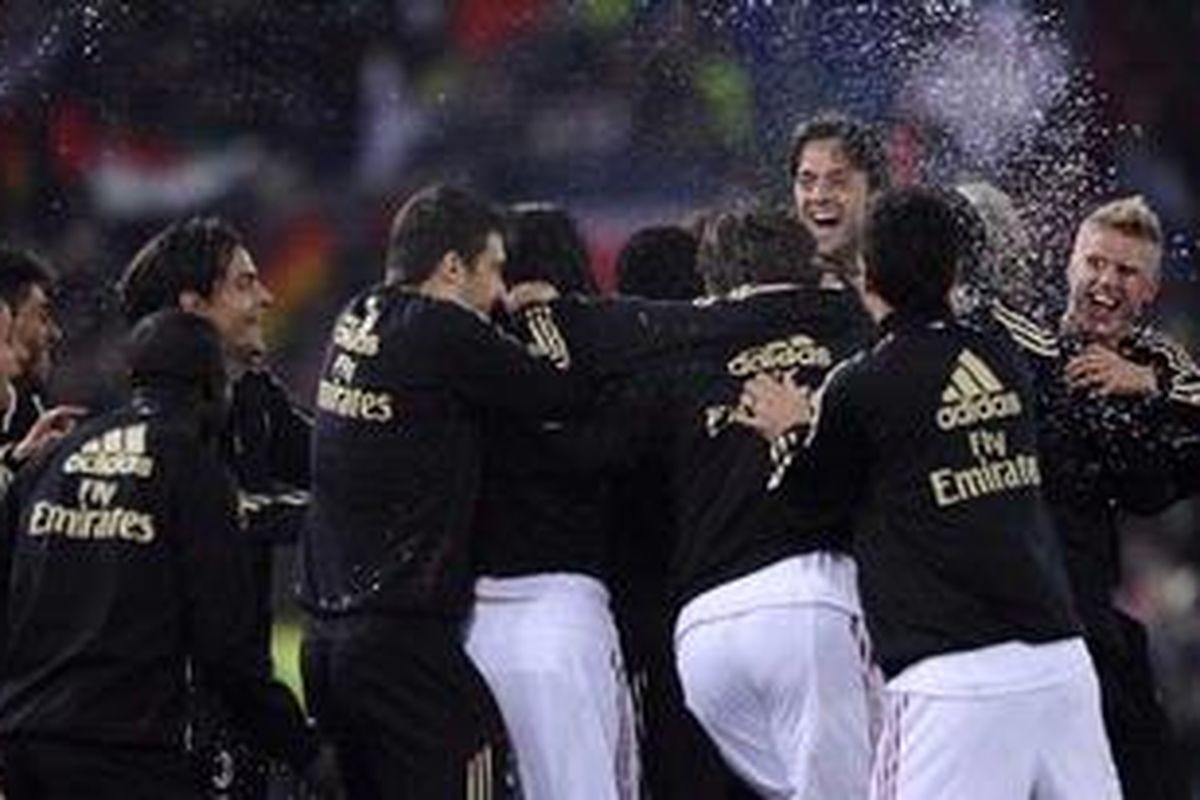 AC Milan merayakan scudetto ke-18 mereka setelah bermain imbang tanpa gol dengan AS Roma, di Olimpico, Sabtu (7/5/2011).