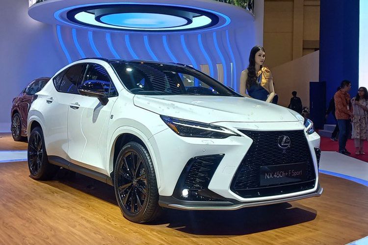 Lexus NX 450h F Sport meluncur di GIIAS 2024, 18-28 Juli 2024.