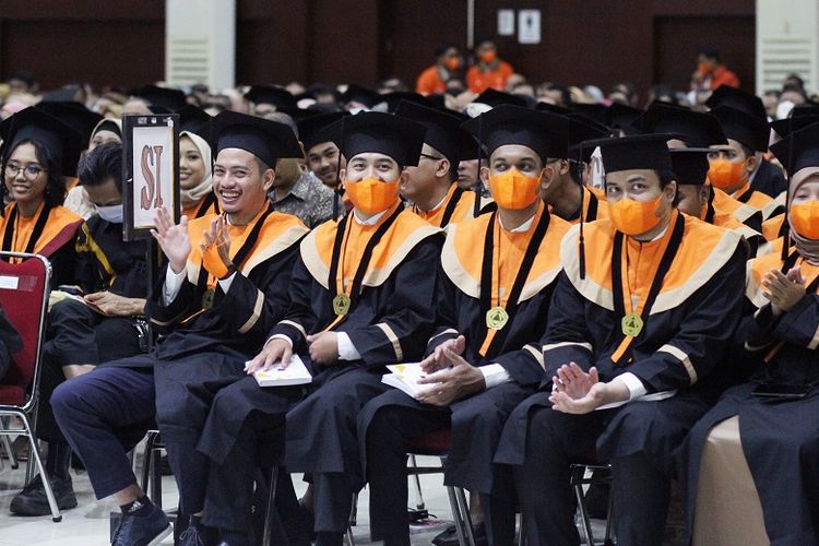 Institut Teknologi Nasional (Itenas) Bandung meluluskan 491 wisudawan Periode Semester Ganjil Tahun Akademik 2022/2023 digelar di Gedung Serba Guna (GSG) Bale Dayang Sumbi Itenas, Sabtu (4/3/2023).