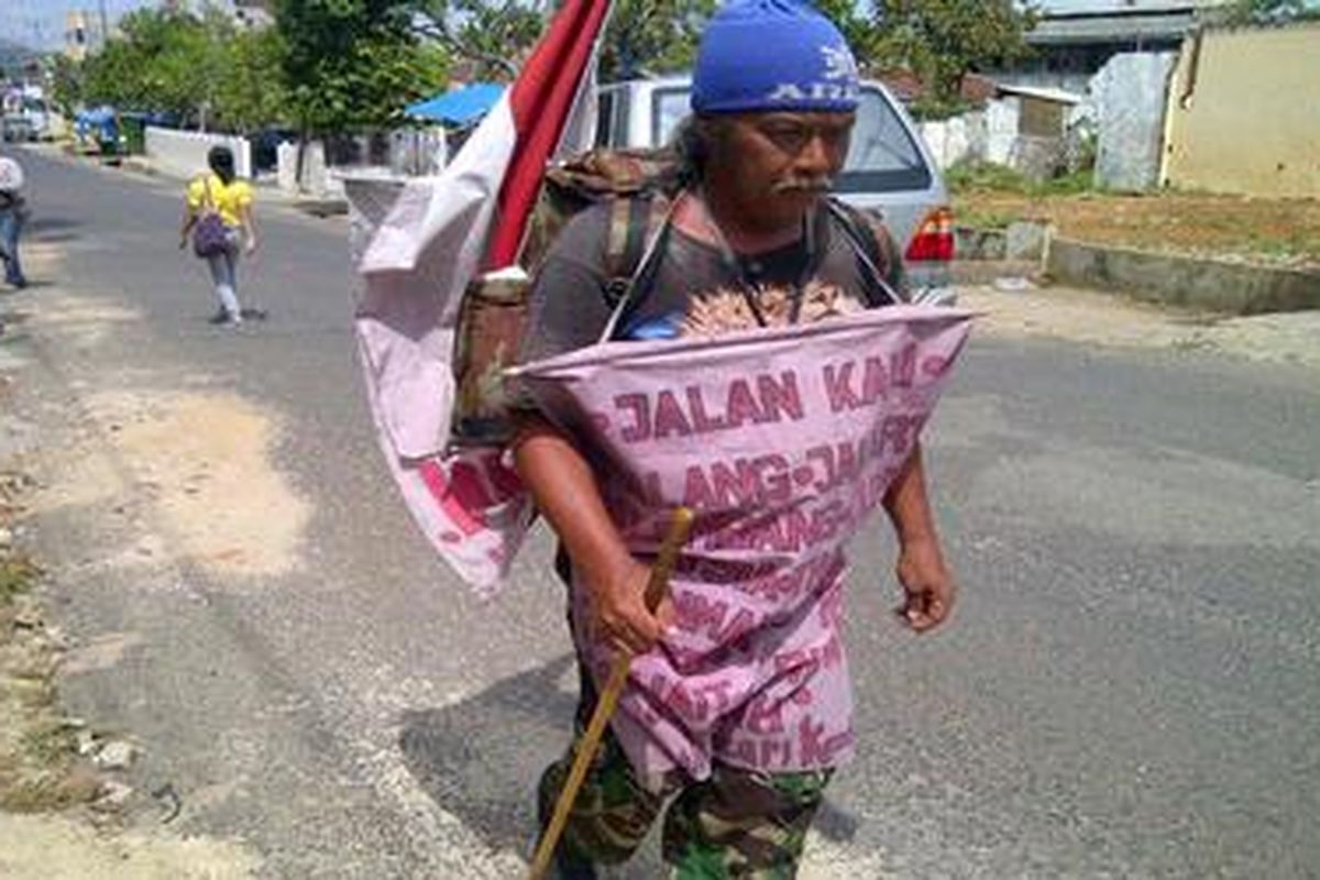 Indra Azwan (43), pejalan kaki dari Malang ke Mekkah yang dijuluki 