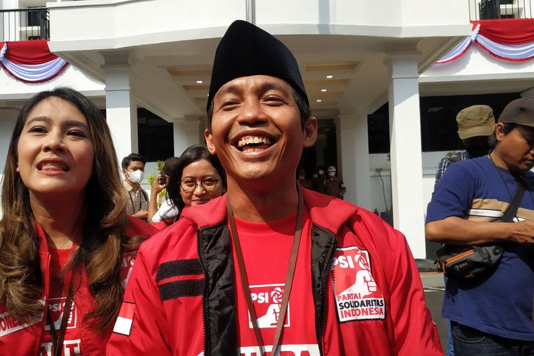 Sekretaris Dewan Pembina Partai Solidaritas Indonesia (PSI) Raja Juli Antoni selepas pendaftaran PSI sebagai calon peserta Pemilu 2024 ke KPU RI, Rabu (10/8/2022).