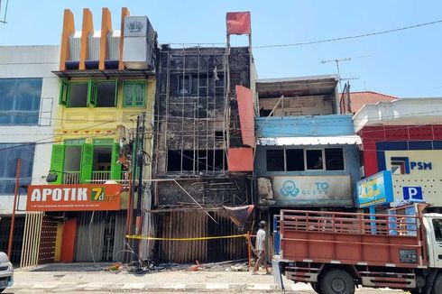 Ruko Tak Berpenghuni di Thamrin Semarang Terbakar, Penjaga Ruko Lainnya Panik Keluarkan Barang Dagangan