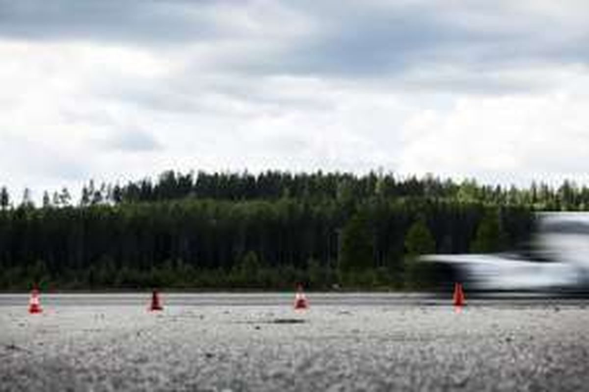 Volvo bidik rekor kecepatan truk di dunia bersama The Iron Knight.