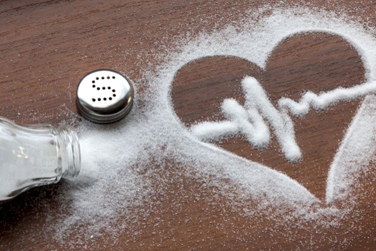 Ilustrasi diet rendah garam untuk penderita hipertensi. Diet rendah garam termasuk salah satu obat hipertensi alami yang terbukti ampuh. 