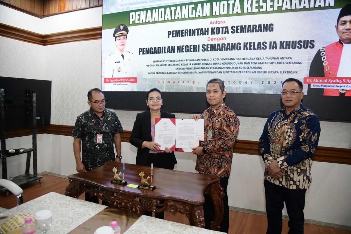 Wali Kota Semarang, Agustina Wilujeng menandatangani Nota Kesepakatan dengan Pengadilan Negeri (PN) Semarang Kelas IA di Ruang Rapat Wali Kota, Balaikota Semarang, Jawa Tengah, Kamis (2/10/2025).