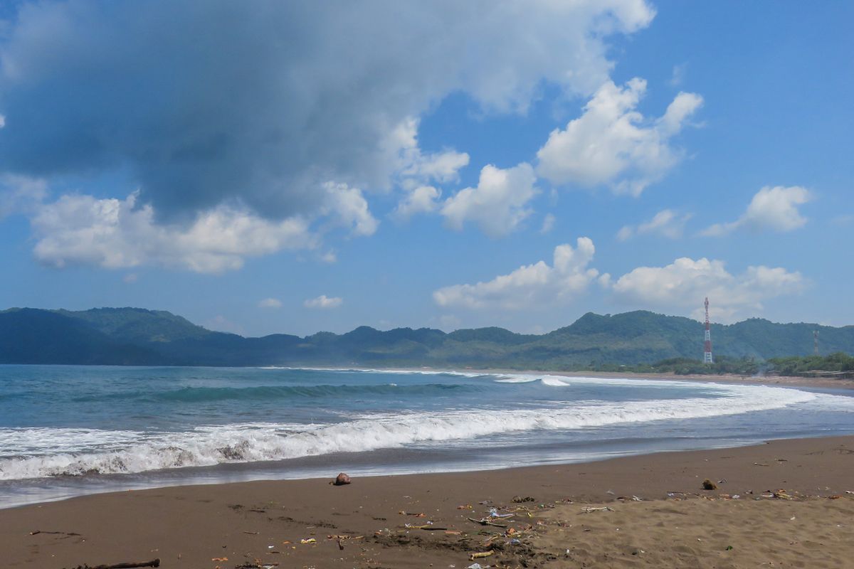 Pantai Payangan Jember.