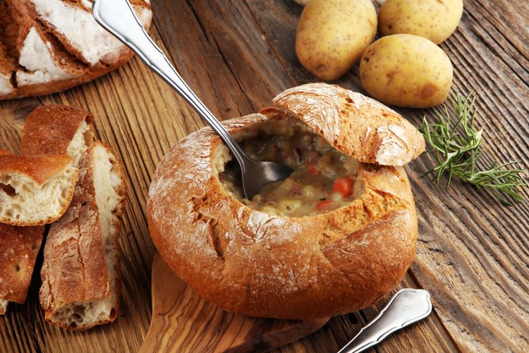 Ilustrasi bread bowl atau mangkuk yang bisa dimakan terbuat dari roti. 