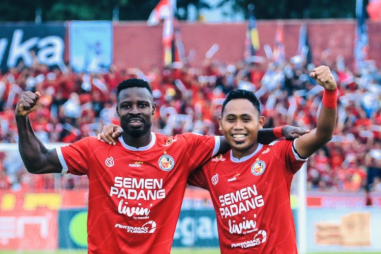 Pemain Semen Padang untuk mengarungi Liga 2 2023-2024 Kenneth Ngwoke dan Ahmad Ihwan.