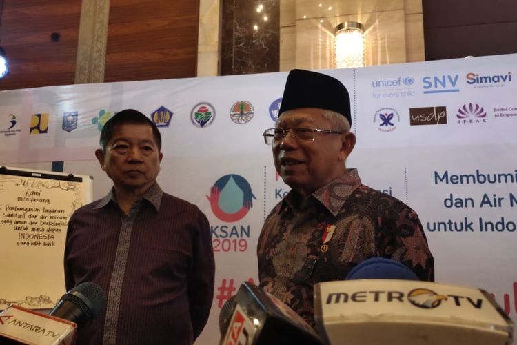 Wakil Presiden Maruf Amin didampingi Menteri PPN Suaharso dalam acara tema sanitasi di Jakarta, Senin (2/12/2019)