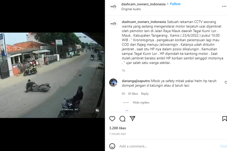 Tangkapan layar pengendara sepeda motor terjatuh usai dijambret di kawasan Tegal Kunir Lor, Mauk, Kabupaten Tangerang, Kamis (23/6/2022)