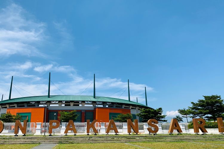 Stadion Pakansari tampak depan yang terletak di Cibinong.