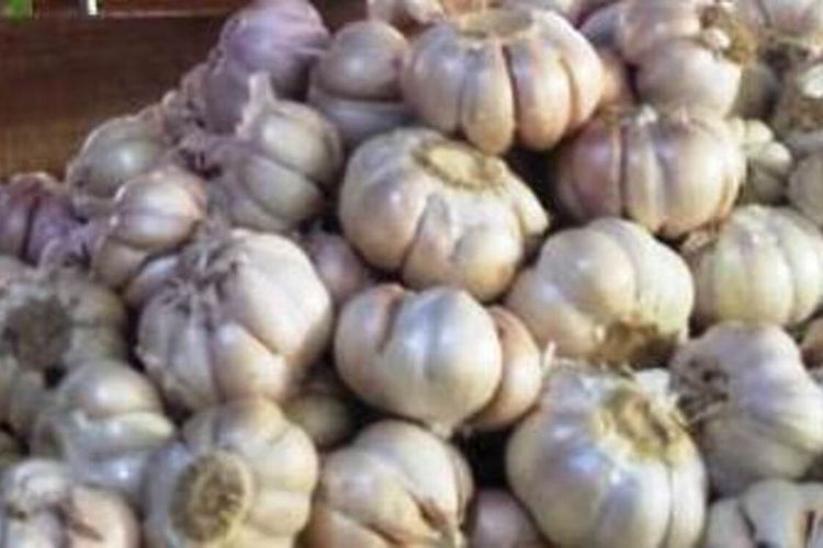 Melambungnya harga bawang putih di CIanjur, Jawa Barat disinyalir ulah spekulan yang mempermainkan harga dan imbas dari virus Corona