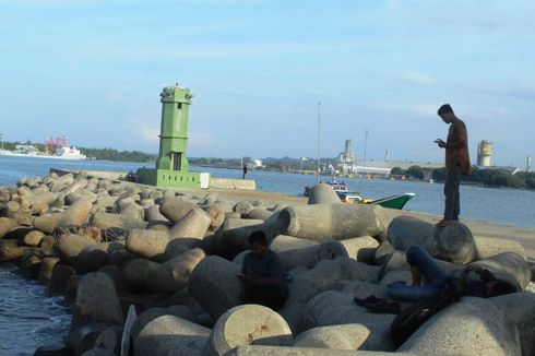 Ngabuburit di Pantai Bangka Jaya Aceh Utara...