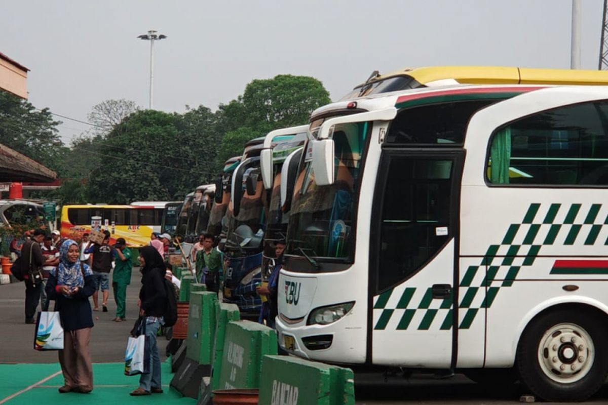 Armada Mudik Lebaran bus AKAP di Terminal Kampung Rambutan, Jakarta Timur, Selasa (5/6/2018) 