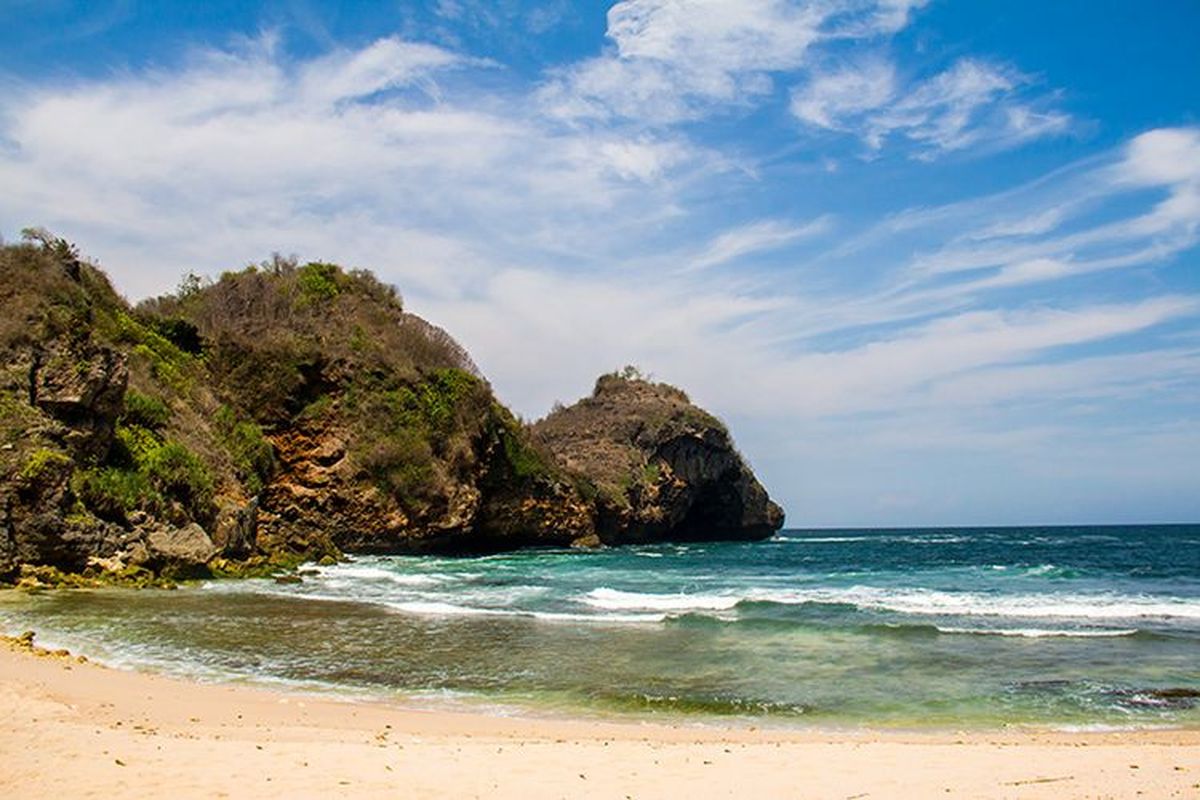 Pantai Krokoh, salah satu pantai hidden gem di Gunungkidul, Daerah Istimewa Yogyakarta.