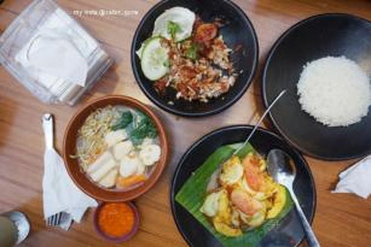 Makanan di Kedai Tua Baru, Surabaya.