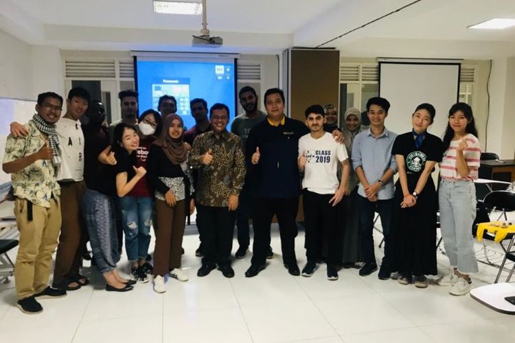 Diskusi antara mahasiswa luar negeri program Darmasiswa tahun ajaran 2019/2020 dengan tim Kemendikbud, di Ruang Belajar Universitas Muhammadiyah Malang (UMM), Jawa Timur, Minggu (23/02/2020).
