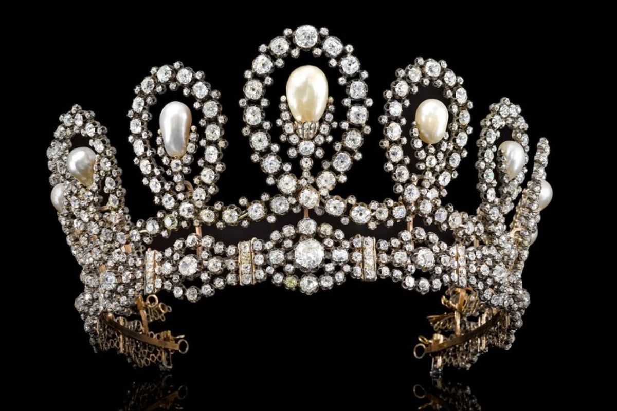 Tiara dari Kerajaan Italia yang akan dilelang di Sotheby's