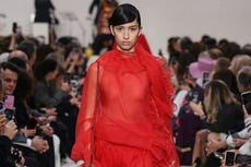 Eliza Rutson, Wajah Baru di Paris Fashion Week