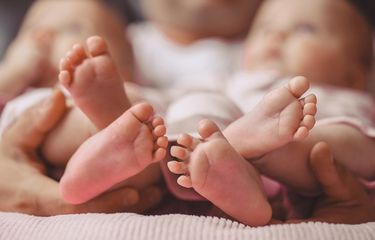 Hamil Bayi Kembar Berisiko Lahir Prematur, Seperti yang Dialami ...