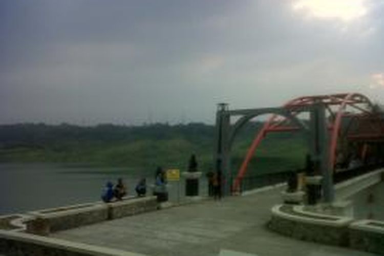 Suasana sore waduk Jatibarang Kota Semarang, Rabu.
