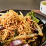 9 Cara Membuat Yakisoba di Wajan, Masak Daging Sebelum Sayuran