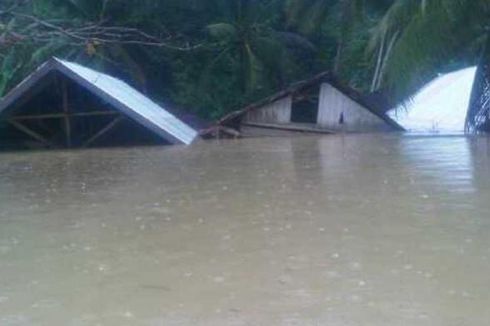 Sungai Meluap, Ratusan Rumah di Bengkulu Terendam Banjir