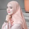 Tren Hijab Kembali ke Pasmina Jenis Plisket, Apa Itu?