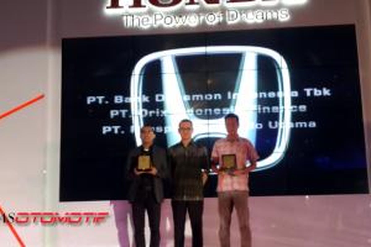 PT Bank Danamon Indonesia Tbk, PT ORIX Indonesia Finance, dan PT Prospek Transindo Utama. Tiga perusahaan terbanyak pembeli Honda diberikan penghargaan berupa 1 unit Honda Brio Sport oleh Honda Jakarta Center.