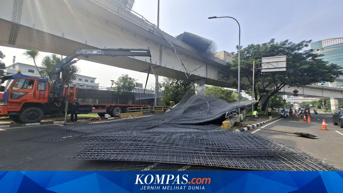 Update Kecelakaan di Flyover Tomang: Besi 30 Ton Masih Berserakan, Lalin Macet, Tol Ditutup